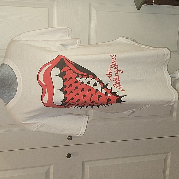 NWOT Grapic  Print Lips 💋 👅 Tongue Tunic Tshirt - Picture 1 of 9